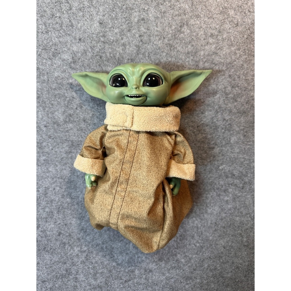 Star Wars The Mandalorian Galactic Snackin Grogu Baby Yoda Animatronic Toy Green